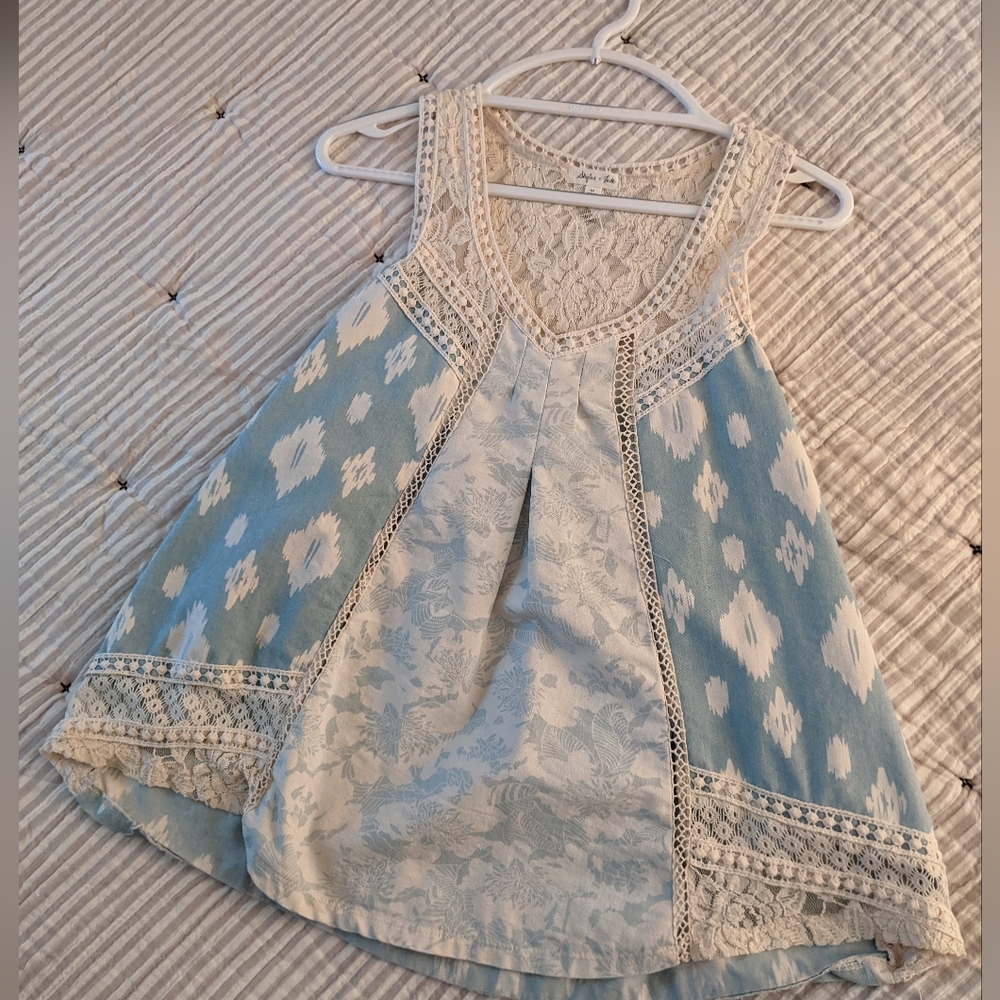 Tank top with lace detail